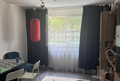 Apartament cu 4 camere în Colentina