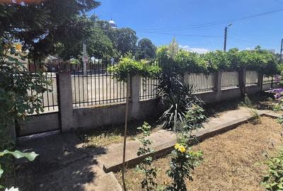 Casă cu Teren 2085 Mp în Central
