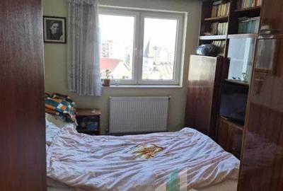 Apartament cu 3 camere decomandat, mobilat în Central