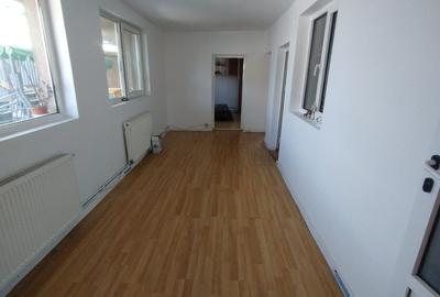 Casă individuală cu 3 camere cu Canalizare în Brătianu - 2
