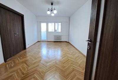 Apartament cu 3 camere decomandat în Dorobanți