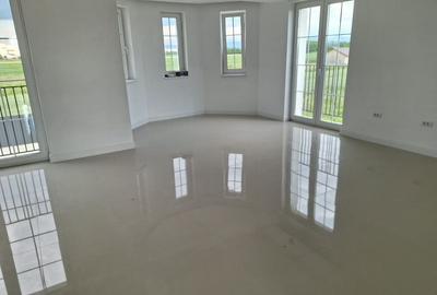 Casă cu 4 camere în Stupini - 1