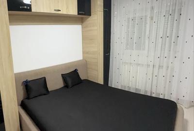 Apartament cu 3 camere decomandat în Exterior Vest