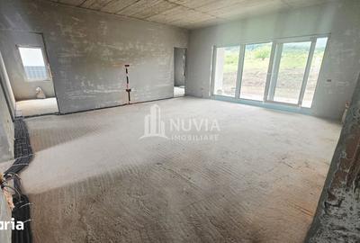 Casă cu 4 camere cu Teren 690 Mp în Central - 1