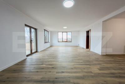 Casă cu 4 camere cu Teren 2000 Mp în Central - 1