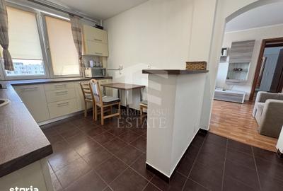 Apartament cu 3 camere semidecomandat în Tei