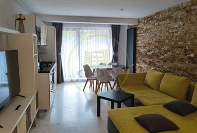 Apartament cu 3 camere semidecomandat, mobilat în Predeal
