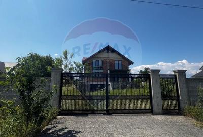 Casă individuală cu 6 camere cu Teren 1000 Mp în Costâna