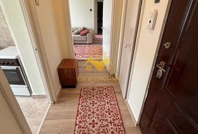 Apartament cu 3 camere semidecomandat în Horea