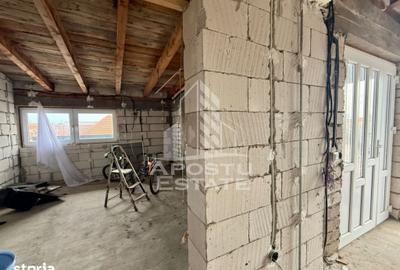Casă cu 6 camere cu Teren 601 Mp în Plopi