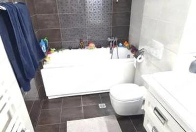 Apartament cu 2 camere decomandat în Trocadero