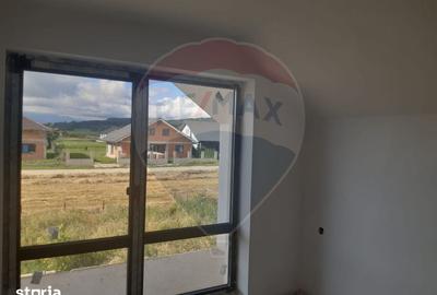 Casă cu 4 camere cu Teren 752 Mp în Vulcan - 14