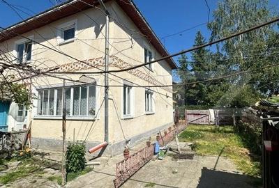 Casă individuală cu 6 camere cu Teren 450 Mp în Central