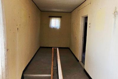 Casă cu 3 camere cu Canalizare în Central - 10