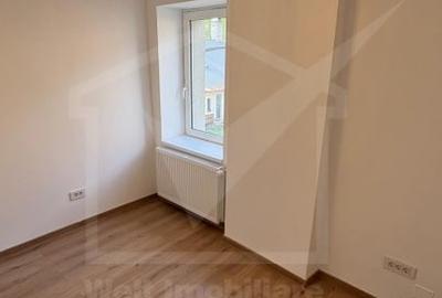 Apartament cu 3 camere semidecomandat în Central - 11