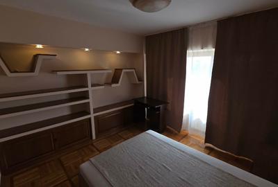 Apartament cu 3 camere decomandat în Gară