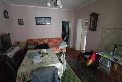Casă cu 3 camere cu Teren 250 Mp în Central - 1