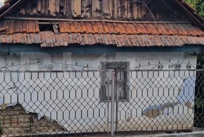 Casă cu 2 camere cu Teren 875 Mp în Moldovenești