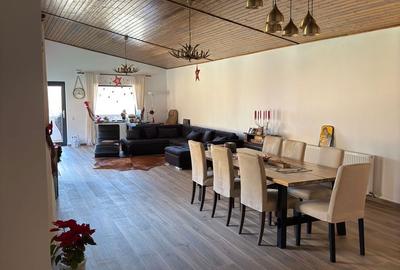 Casă cu 5 camere cu Teren 1900 Mp în Sadu - 2