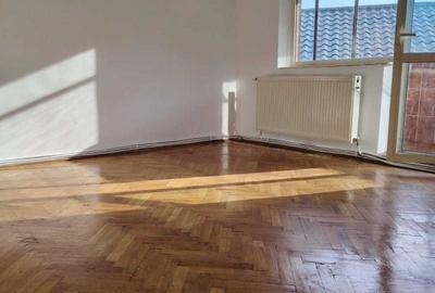Apartament cu 3 camere decomandat în Craiovei