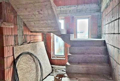Casă cu 4 camere în Dumbrava - 1