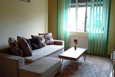 Apartament cu 3 camere decomandat în Obor