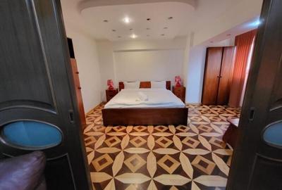 Apartament cu 3 camere semidecomandat, mobilat în P-ța Muncii