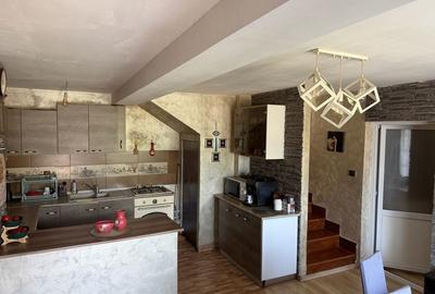Casă cu 4 camere în Mânăstioara - 4