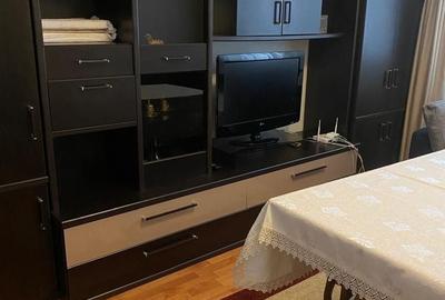 Apartament cu 3 camere semidecomandat, mobilat în Gara