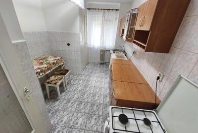 Apartament cu 4 camere semidecomandat în Central - 1