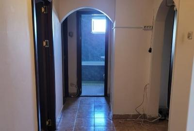 Apartament cu 4 camere decomandat în Prundu