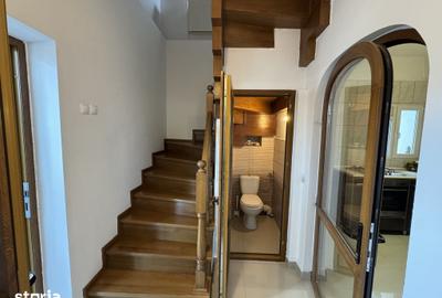 Casă cu 7 camere cu Teren 268 Mp în Regie