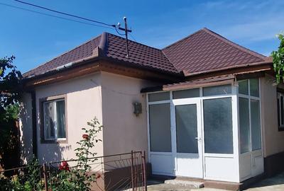 Casă cu 3 camere în Vernești