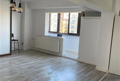 Apartament cu 3 camere decomandat, mobilat în Tineretului