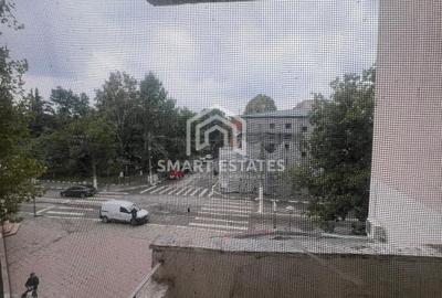 Apartament cu 3 camere semidecomandat, mobilat în Oltenița