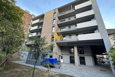 Apartament cu 3 camere, mobilat în Central