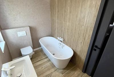 Casă cu 7 camere cu Teren 225 Mp în Bucium