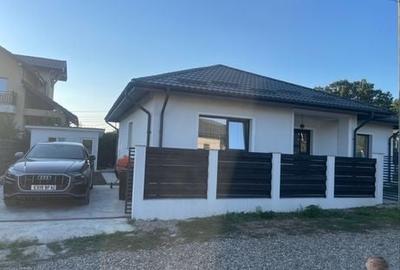 Casă cu 3 camere în Breazu