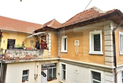 Apartament cu 4 camere semidecomandat, mobilat în Cetatea - 1
