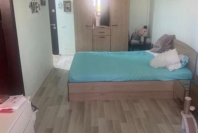 Garsonieră în Roșu