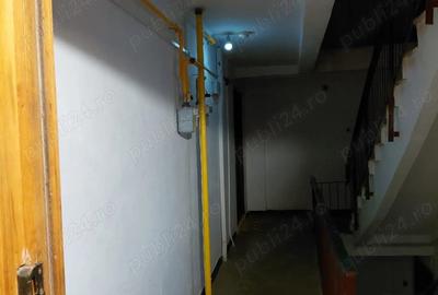 Apartament cu 3 camere decomandat în Traian - 9