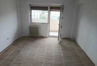 Apartament cu 3 camere decomandat în Deve