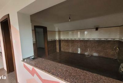 Casă cu 10 camere cu Teren 2000 Mp în Central - 12