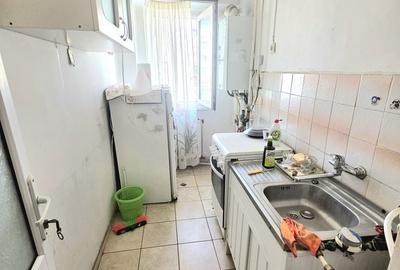 Apartament cu 3 camere semidecomandat în Viziru 3
