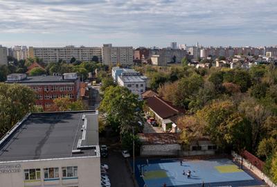 Apartament cu 3 camere semidecomandat în Colentina