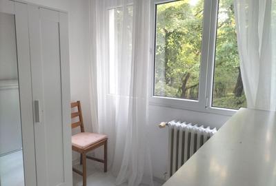 Apartament cu 3 camere semidecomandat în Brâncoveanu