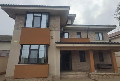 Casă individuală cu 8 camere cu Canalizare în Palazu Mare - 1