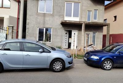 Casă cu 4 camere cu Teren 297 Mp în Central - 1
