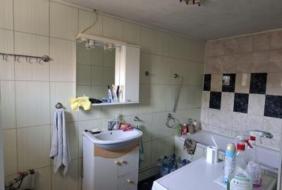 Casă cu 3 camere cu Teren 1905 Mp în Vânători