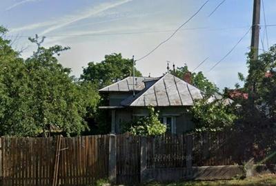 Casă cu 2 camere cu Teren 2160 Mp în Poienarii Burchii